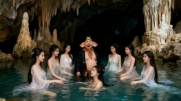 八戒戏水